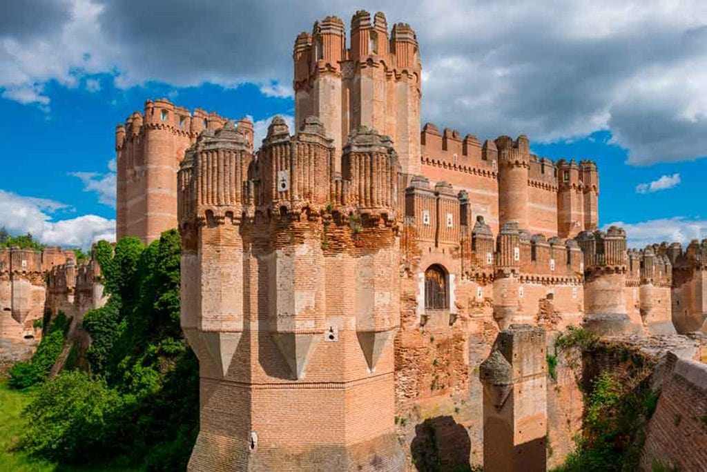 8-Best-Castles-To-Visit-In-Spain