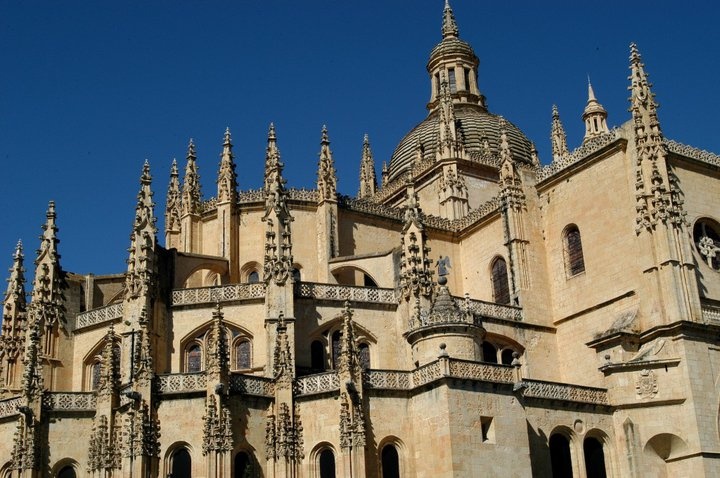 Most-Stunning-Churches-To-Visit-In-Spain